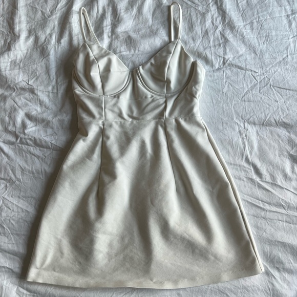 Princess Polly White Mini Dress A Line Small Size 4 Night Out NYE Classic - Picture 2 of 6